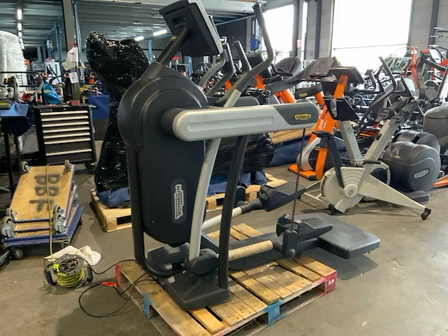 Technogym excite vario 700 visioweb crosstrainer - afbeelding 4 van  5
