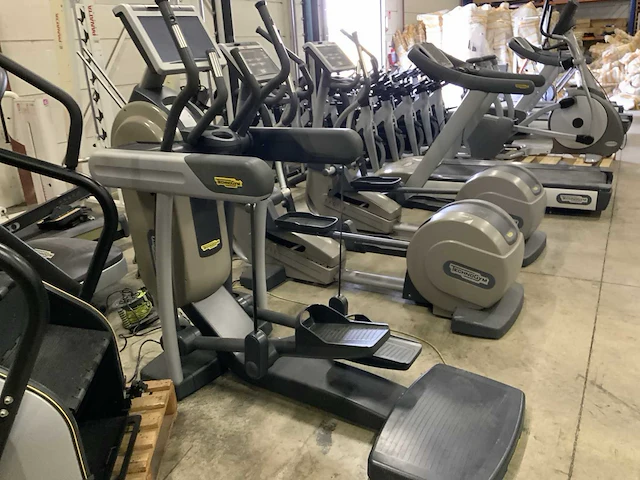 Technogym excite vario visioweb crosstrainer - afbeelding 3 van  4