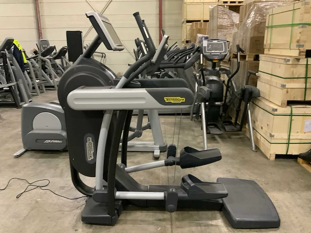 Technogym excite vario visioweb crosstrainer - afbeelding 1 van  5