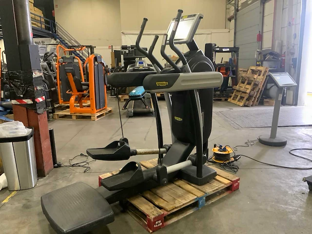Technogym excite vario visioweb crosstrainer - afbeelding 2 van  6