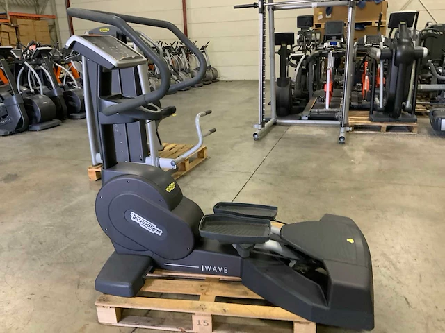 Technogym excite wave 500 led crosstrainer - afbeelding 1 van  7