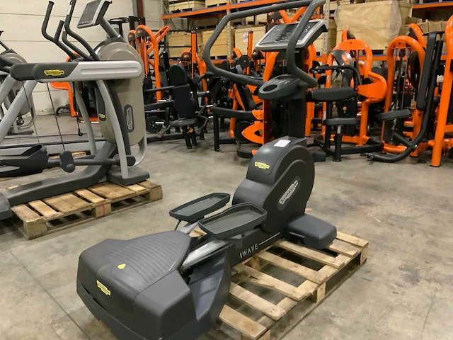 Technogym excite wave 500 led crosstrainer - afbeelding 6 van  7