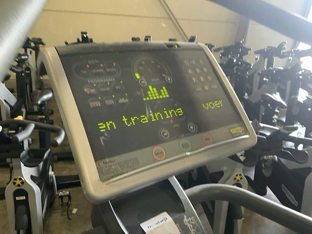 Technogym excite wave 700 led crosstrainer - afbeelding 4 van  5