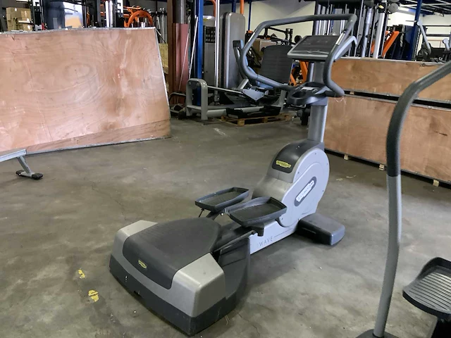Technogym excite wave 700 led crosstrainer - afbeelding 4 van  5