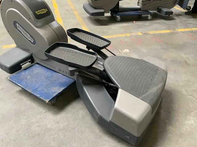 Technogym excite wave 700 led crosstrainer - afbeelding 2 van  5