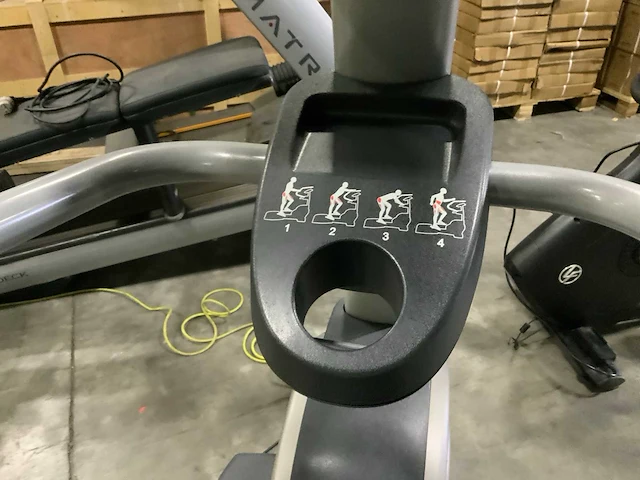Technogym excite wave 700 led crosstrainer - afbeelding 4 van  5