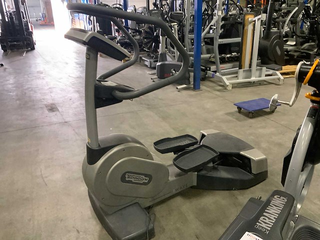 Technogym excite wave 700 led crosstrainer - afbeelding 5 van  6