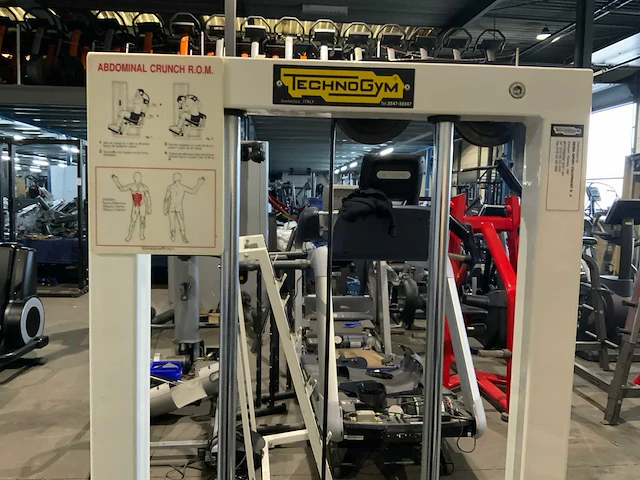 Technogym isotonic abdominal crunch krachtstation - afbeelding 3 van  6