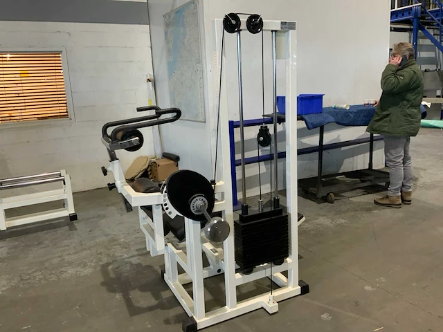 Technogym isotonic abdominal crunch krachtstation - afbeelding 6 van  6