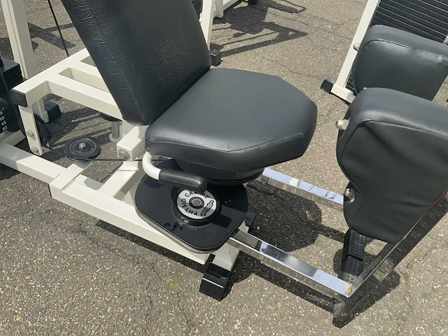 Technogym isotonic abductor krachtstation - afbeelding 2 van  5