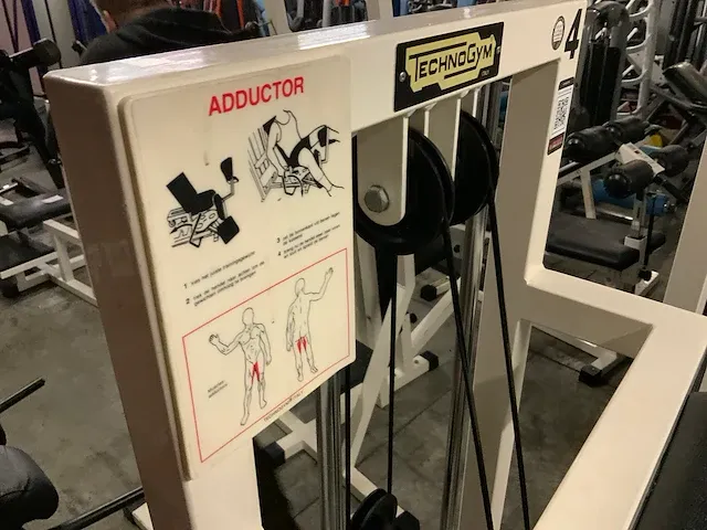 Technogym isotonic adductor krachtstation - afbeelding 2 van  4
