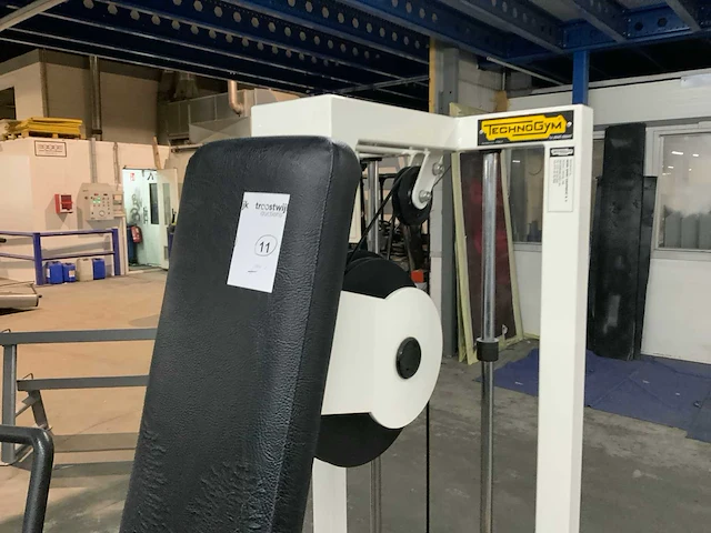Technogym isotonic chestpress krachtstation - afbeelding 2 van  6