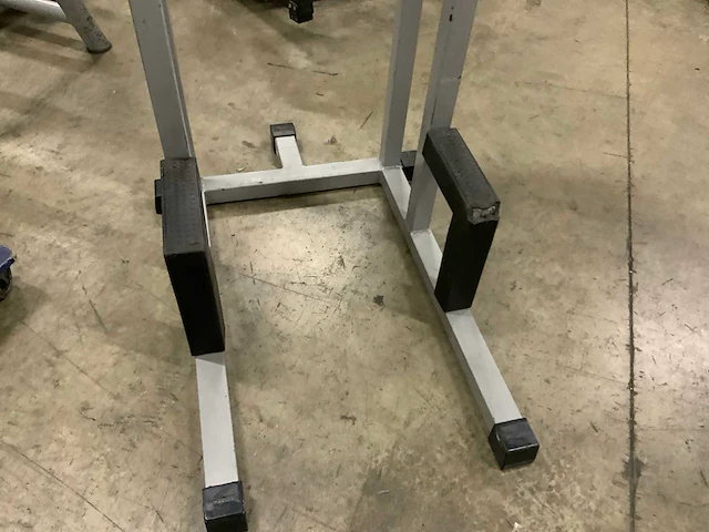 Technogym isotonic chin dip krachtstation - afbeelding 3 van  5