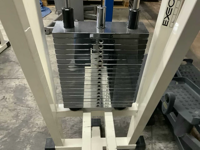 Technogym isotonic lat machine krachtstation - afbeelding 5 van  6