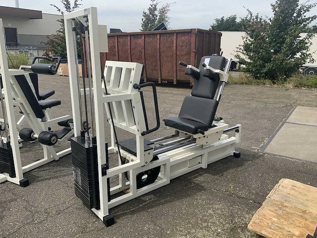 Technogym isotonic legpress krachtstation - afbeelding 5 van  5