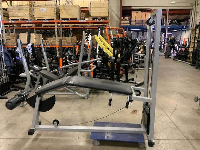 Technogym isotonic liggende legcurl krachtstation - afbeelding 3 van  4