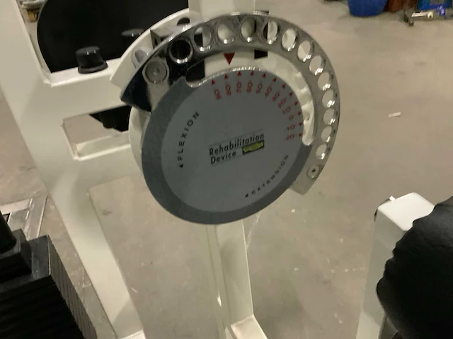 Technogym isotonic lowerback bench r.o.m. krachtstation - afbeelding 2 van  6