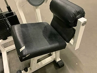 Technogym isotonic lowerback bench r.o.m. krachtstation - afbeelding 3 van  6