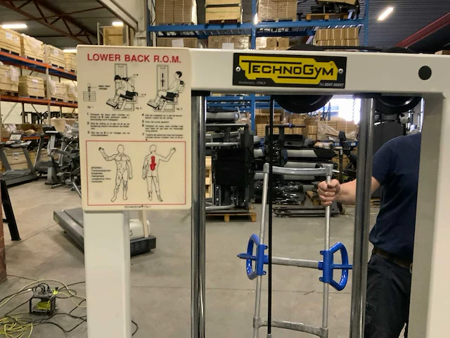 Technogym isotonic lowerback bench r.o.m. krachtstation - afbeelding 4 van  6