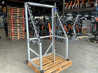 Technogym isotonic met stang squat rek krachtstation - afbeelding 1 van  5