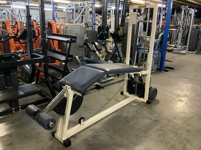 Technogym isotonic phrone legcurl krachtstation - afbeelding 1 van  5