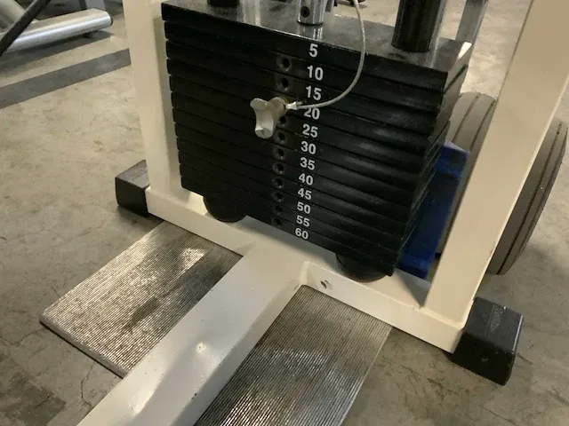 Technogym isotonic phrone legcurl krachtstation - afbeelding 2 van  5