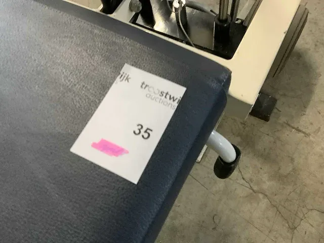 Technogym isotonic phrone legcurl krachtstation - afbeelding 4 van  5