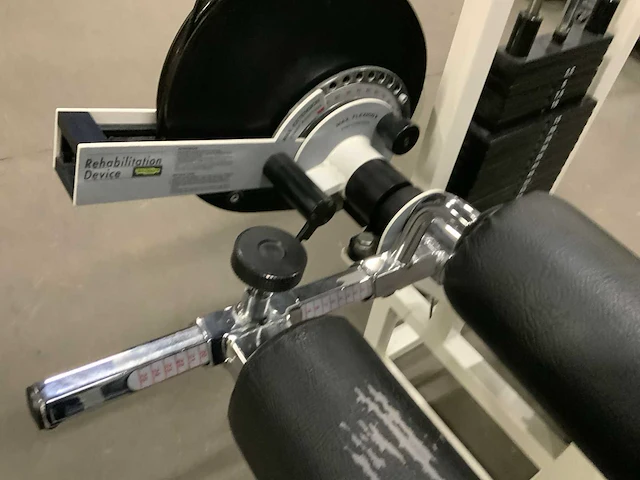 Technogym isotonic seated leg curl rom krachtstation - afbeelding 2 van  6