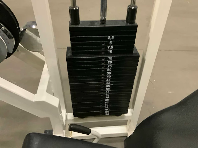 Technogym isotonic seated leg curl rom krachtstation - afbeelding 3 van  6