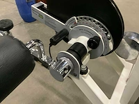 Technogym isotonic seated leg curl rom krachtstation - afbeelding 5 van  6