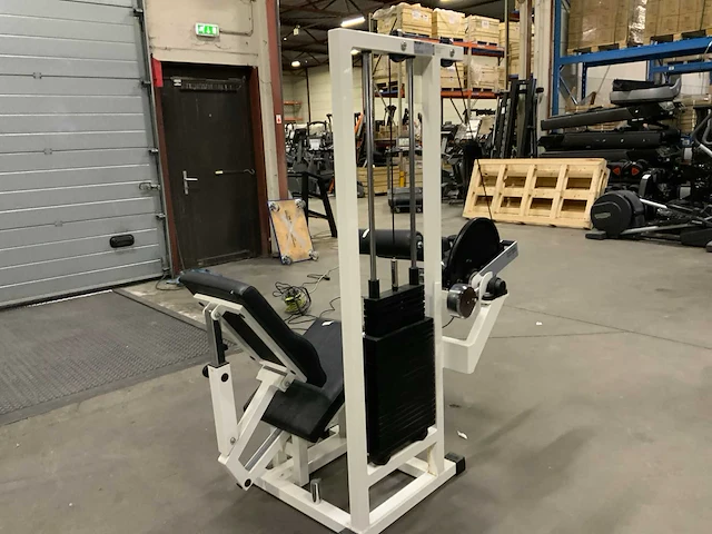 Technogym isotonic seated leg curl rom krachtstation - afbeelding 6 van  6