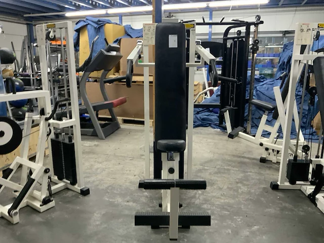 Technogym isotonic shoulderpress krachtstation - afbeelding 2 van  6