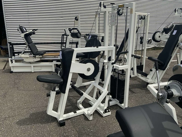 Technogym isotonic vertical row krachtstation - afbeelding 5 van  5