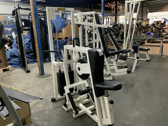 Technogym isotonic vertical row krachtstation - afbeelding 1 van  5
