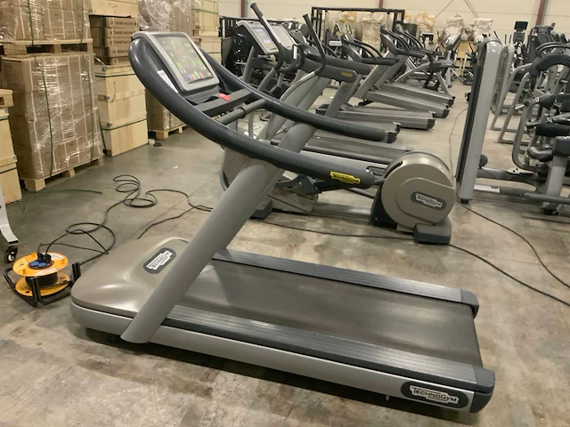 Technogym jog now 500 led loopband - afbeelding 2 van  6