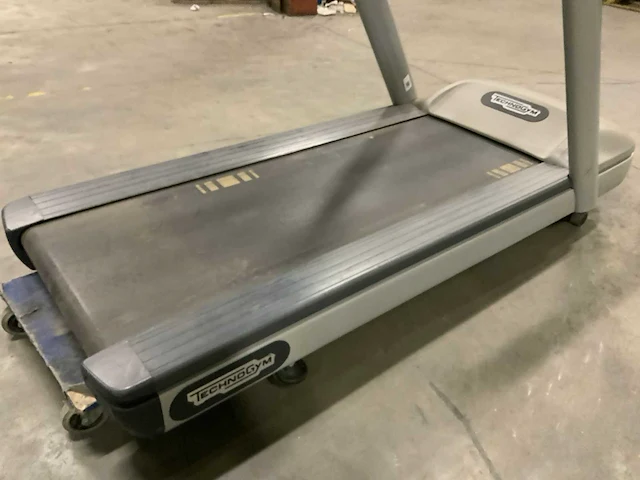 Technogym jog now 500 led loopband - afbeelding 2 van  5