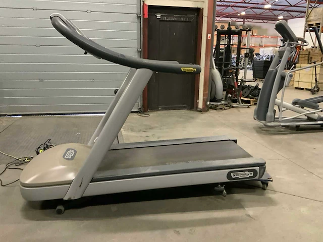 Technogym jog now 500 led loopband - afbeelding 1 van  6