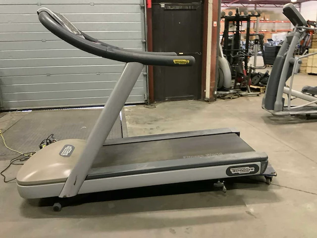 Technogym jog now 500 led loopband - afbeelding 2 van  6