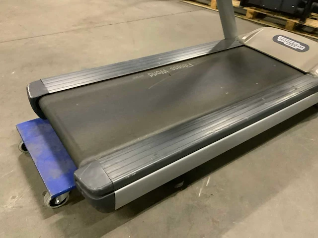 Technogym jog now 500 led loopband - afbeelding 2 van  5