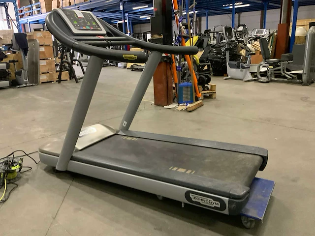 Technogym jog now 500 led loopband - afbeelding 2 van  6