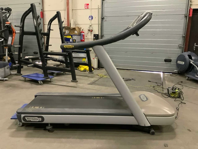 Technogym jog now 500 led loopband - afbeelding 1 van  6