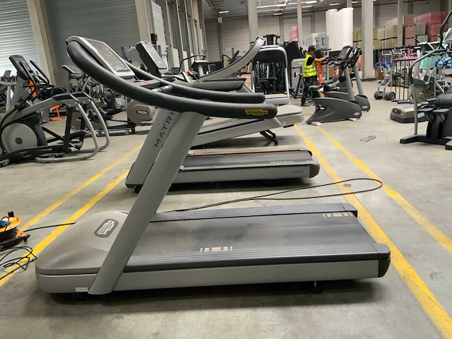 Technogym jog now 500 led loopband - afbeelding 1 van  5