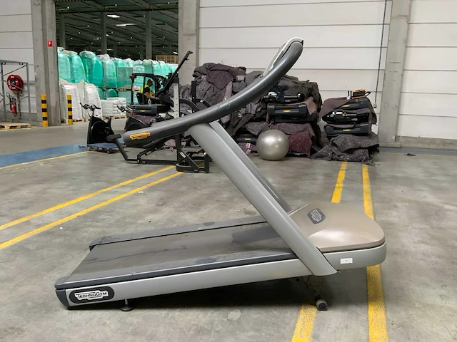 Technogym jog now 500 led loopband - afbeelding 1 van  5