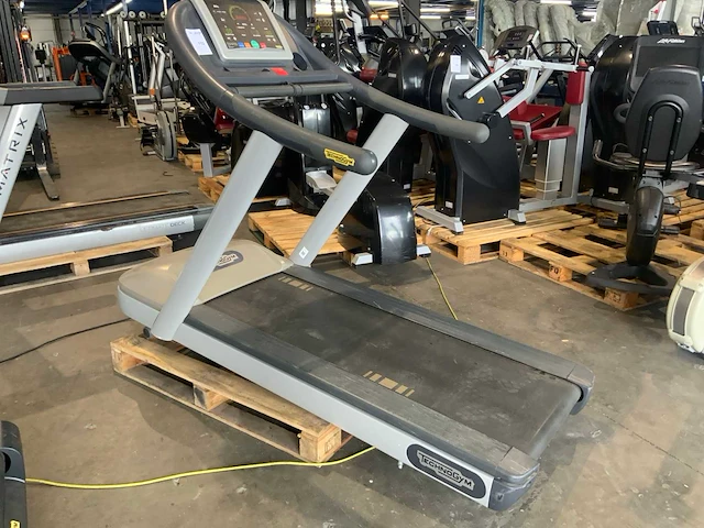 Technogym jog now 500 led loopband - afbeelding 2 van  6