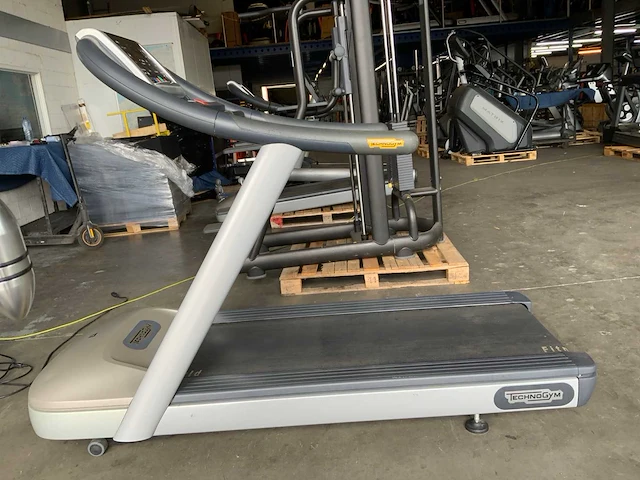 Technogym jog now 500 led loopband - afbeelding 1 van  5
