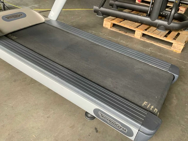 Technogym jog now 500 led loopband - afbeelding 3 van  5