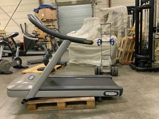 Technogym jog now 500 led loopband - afbeelding 1 van  7