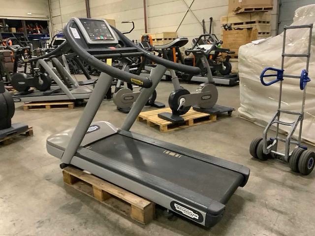 Technogym jog now 500 led loopband - afbeelding 2 van  7