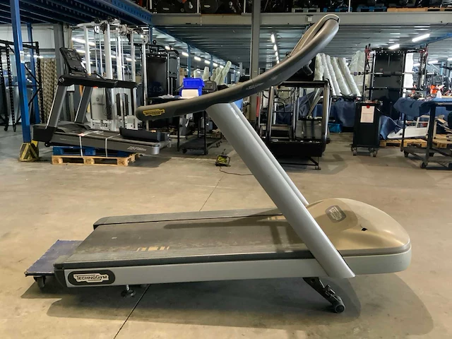 Technogym jog now 500 led loopband - afbeelding 1 van  6