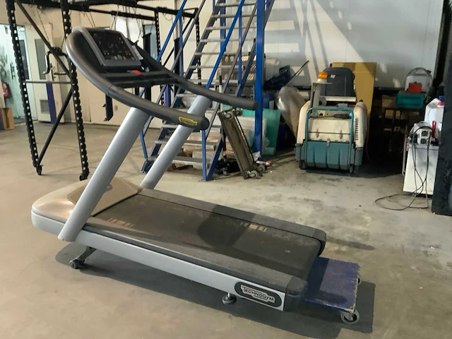 Technogym jog now 500 led loopband - afbeelding 2 van  6